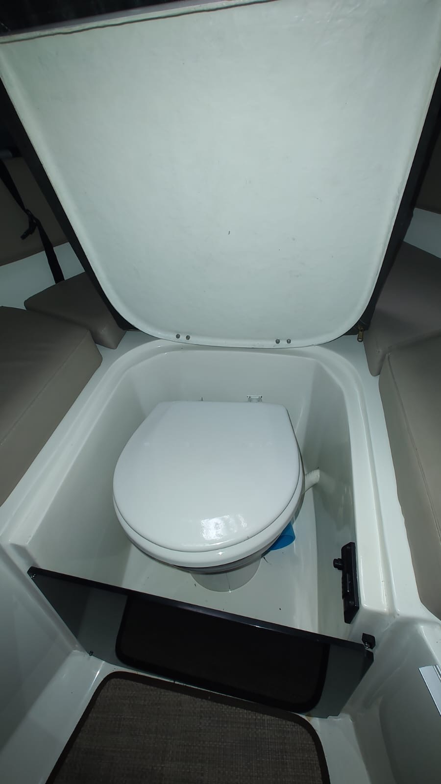 Quest 225 2023 Mercruiser 250 hp B III